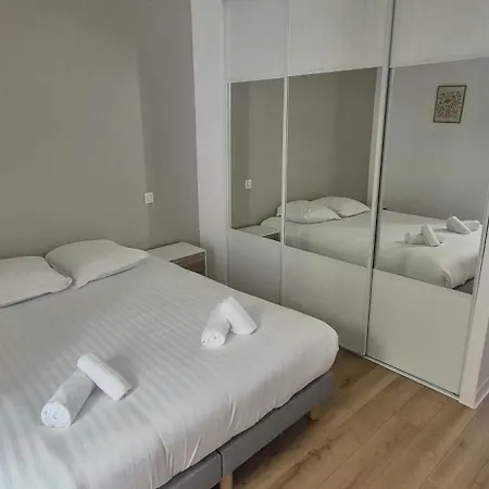 Escapade Moderne Avec Terrasse Privee 波城